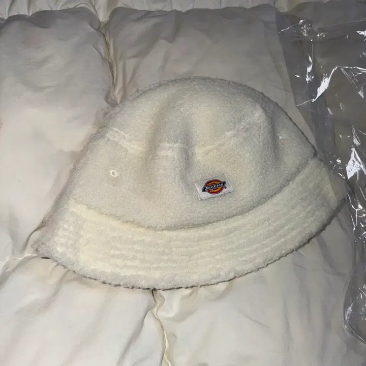 [BUNJANG] Dickies Faux Fur Bucket Hat White L/XL / (L/XL) 디키즈 퍼 버킷햇 화이트