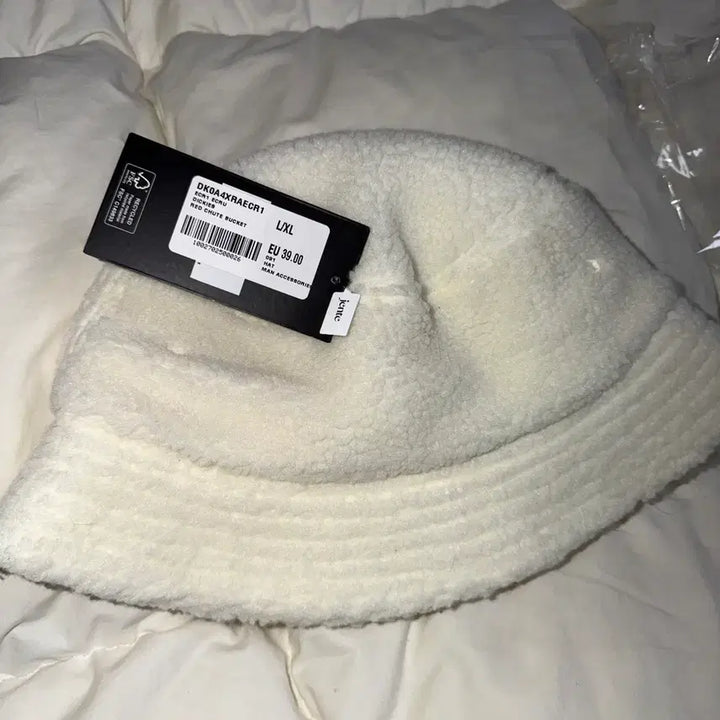 [BUNJANG] Dickies Faux Fur Bucket Hat White L/XL / (L/XL) 디키즈 퍼 버킷햇 화이트