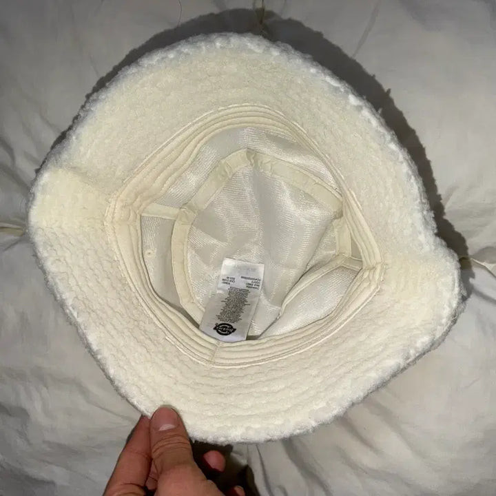 [BUNJANG] Dickies Faux Fur Bucket Hat White L/XL / (L/XL) 디키즈 퍼 버킷햇 화이트