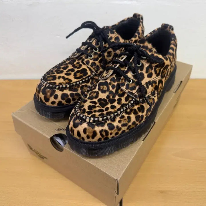 [BUNJANG] Dr. Martens Lowell Archive Leopard Hairon Boots / 닥터마틴 로웰 아카이브 레오파드 헤어온