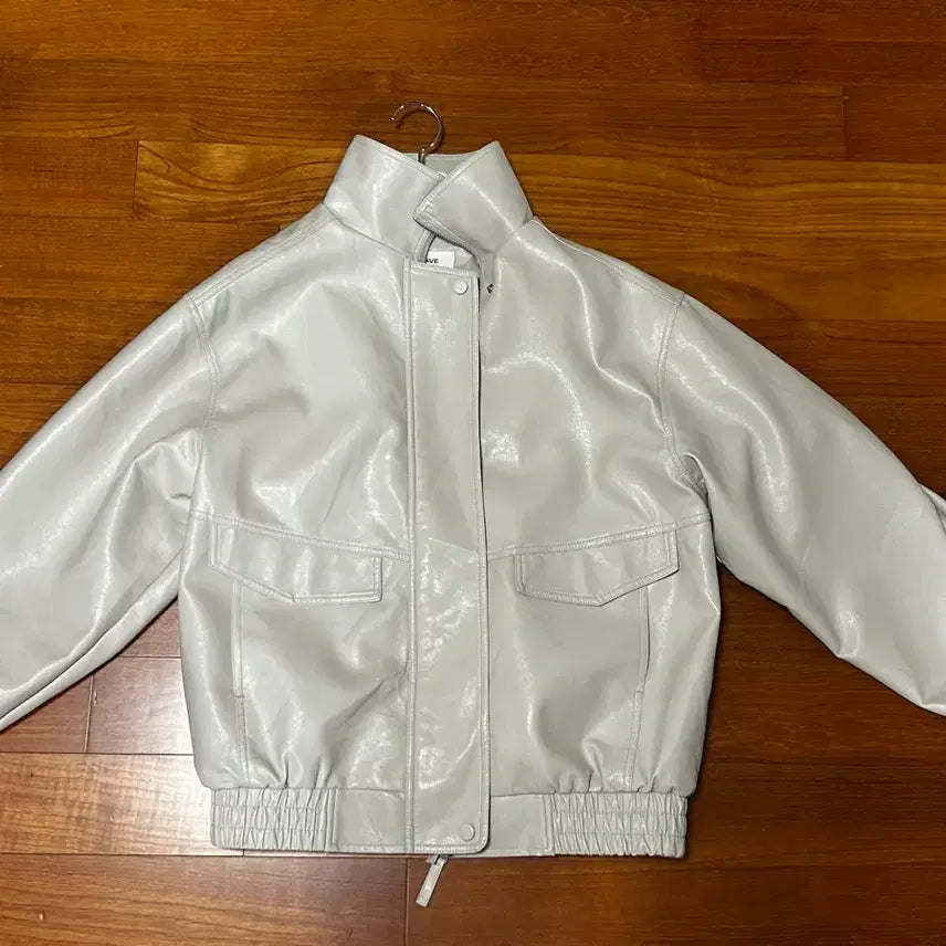 [BUNJANG] Toave High Neck Leather Jacket (Greige) / 토아베 하이 레더 자켓(그레이지)