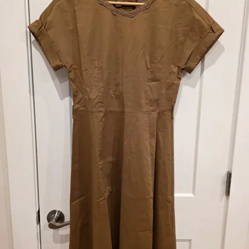 [BUNJANG] BCBG A-Line Spandex Dress with Embroidery / BCBG 비씨비지 A라인 스판 원피스