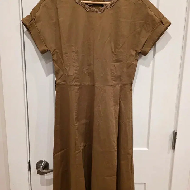 [BUNJANG] BCBG A-Line Spandex Dress with Embroidery / BCBG 비씨비지 A라인 스판 원피스