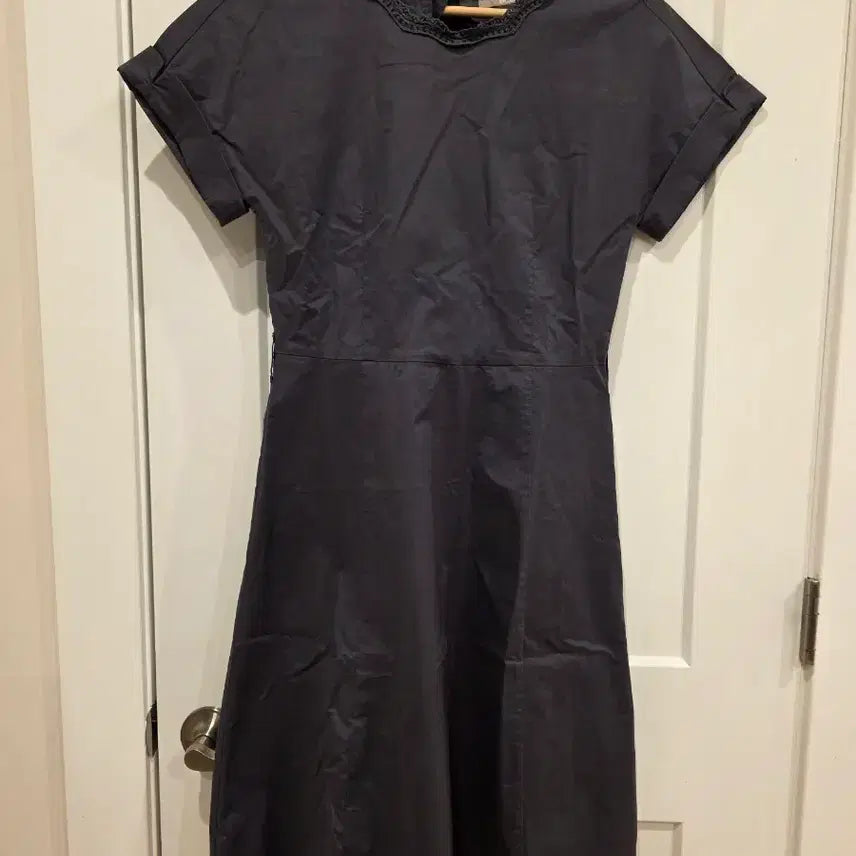 [BUNJANG] BCBG A-Line Midi Dress / BCBG 비씨비지 A라인 스판 원피스