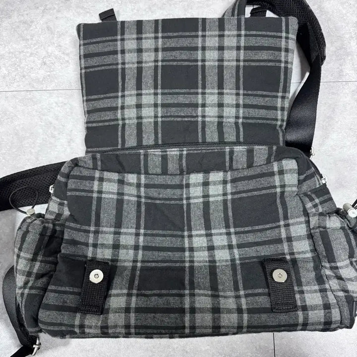 [SOLD OUT] 파히섬 네모체크 백
