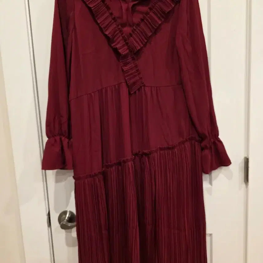 [BUNJANG] BonnyPay Red Asymmetrical Pleated Long Dress / 보니페이 레드 언발 플리츠 원피스