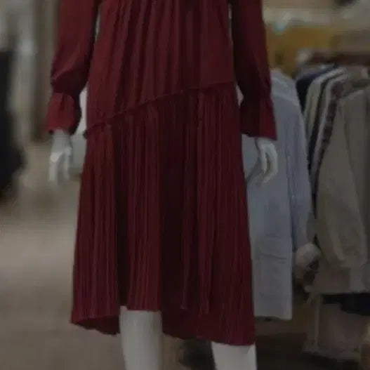 [BUNJANG] BonnyPay Red Asymmetrical Pleated Long Dress / 보니페이 레드 언발 플리츠 원피스