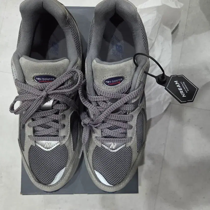 [BUNJANG] New Balance 2002R Grey Sneakers / 뉴발란스 2002R 그레이  팝니다