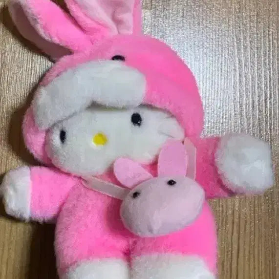 [BUNJANG] (이번달만할인!)산리오 고전 정품 헬로키티 핑크 토끼탈 인형 / (이번달만이가격!)산리오 고전 정품 헬로키티 핑크 토끼탈 인형