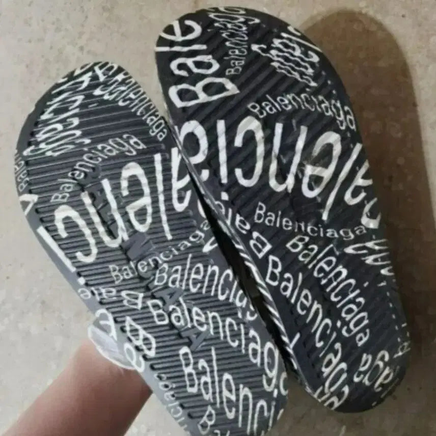 [SOLD OUT] 발렌시아가 여성 슬리퍼 블랙