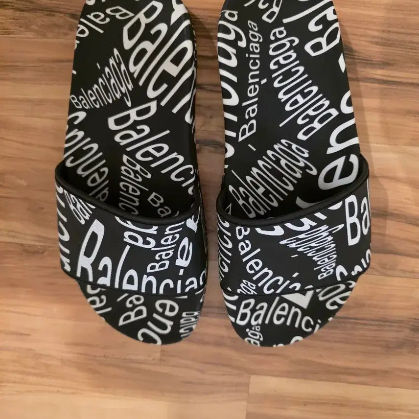 [SOLD OUT] 발렌시아가 여성 슬리퍼 블랙