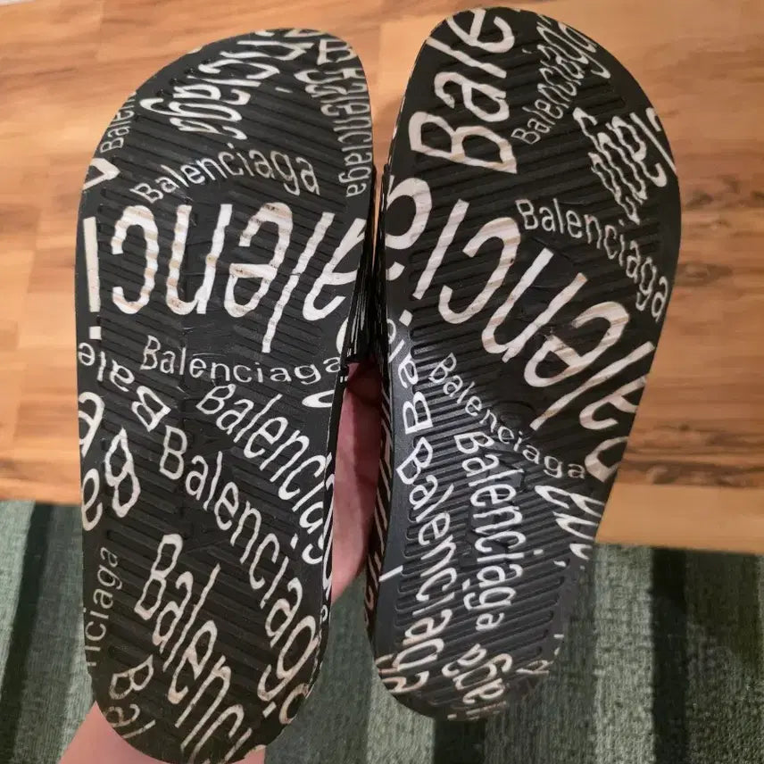 [SOLD OUT] 발렌시아가 여성 슬리퍼 블랙