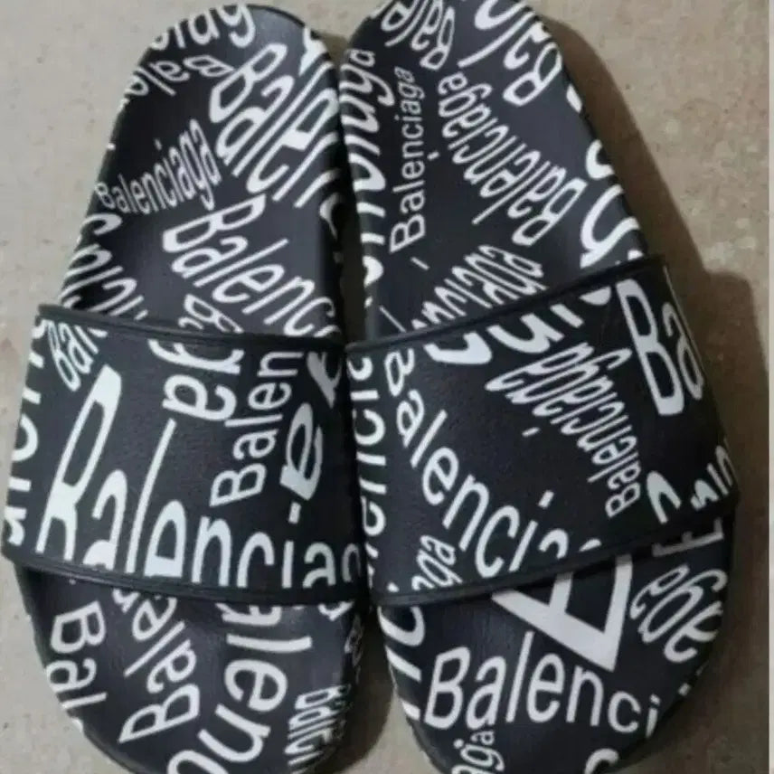 [SOLD OUT] 발렌시아가 여성 슬리퍼 블랙