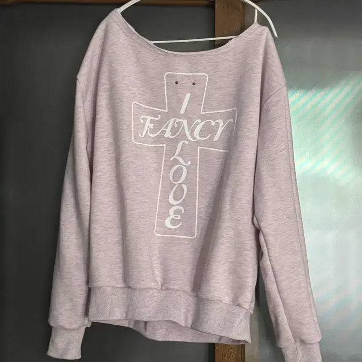 [BUNJANG] Fancy Club Pink Off-Shoulder Tee / 팬시클럽 핑크 오프숄더 티