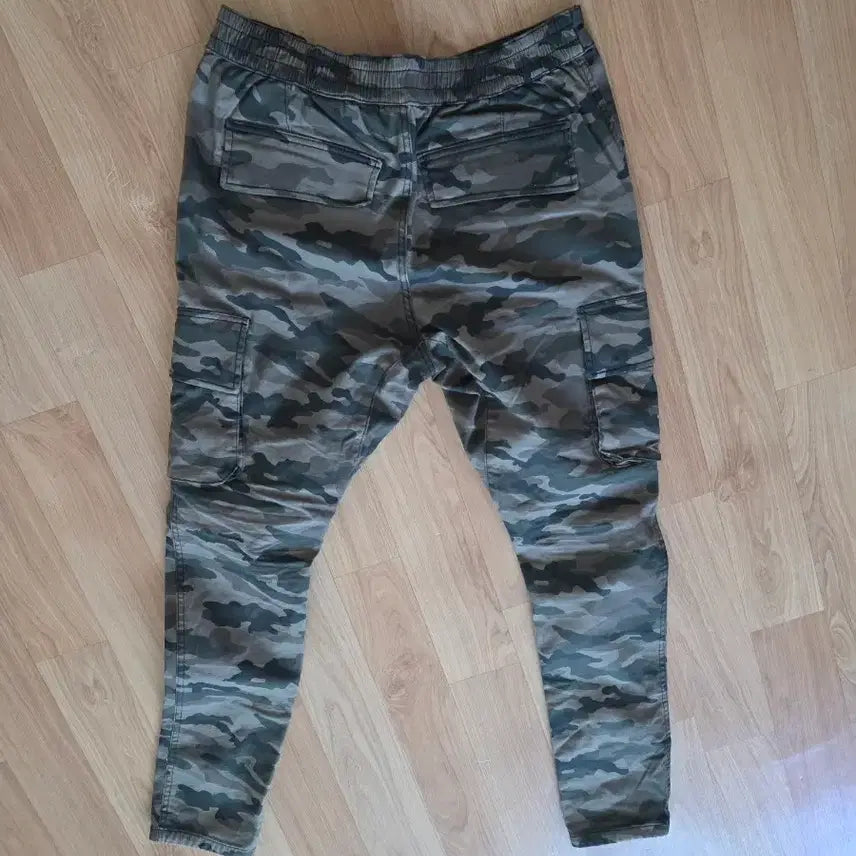 [SOLD OUT] H&amp;M  카모플라쥬 패턴 카고 팬츠예요(춘하용)35