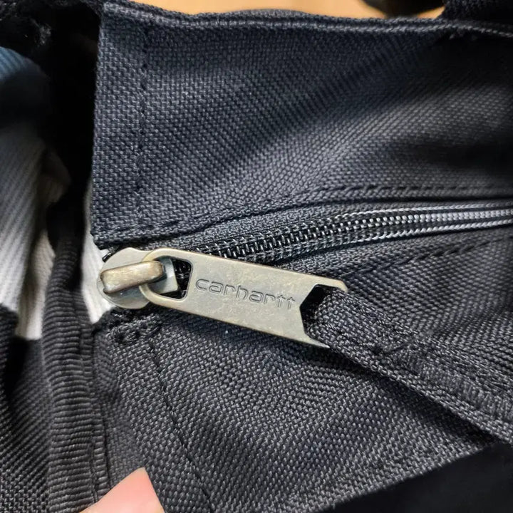 [BUNJANG] Carhartt 칼하트 레거시 호라이즌탈 지퍼 토트백 / Carhartt 칼하트 레거시 호라이즌탈 지퍼 토트백