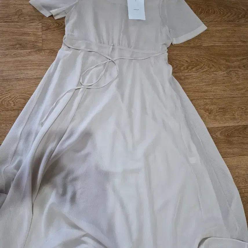 [SOLD OUT] 베이지 쉬폰 원피스 새상품