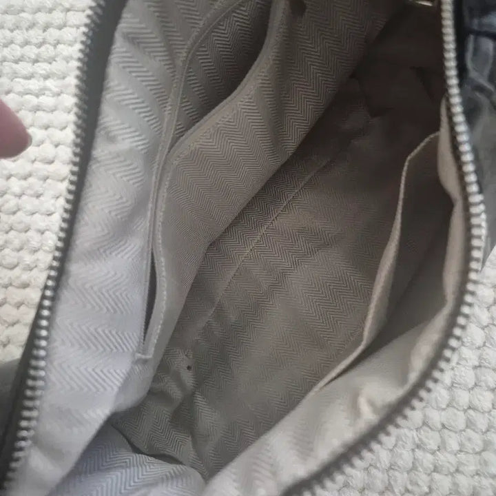 [BUNJANG] Black Zipper Point Shoulder Bag / 블랙 지퍼 포인트 숄더백
