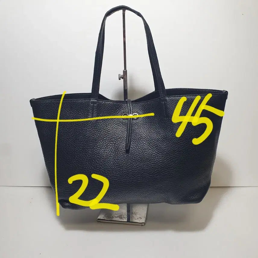 [SOLD OUT] 정품이고 ㅡ페라가모 ㅡ은장.가죽.숄더백