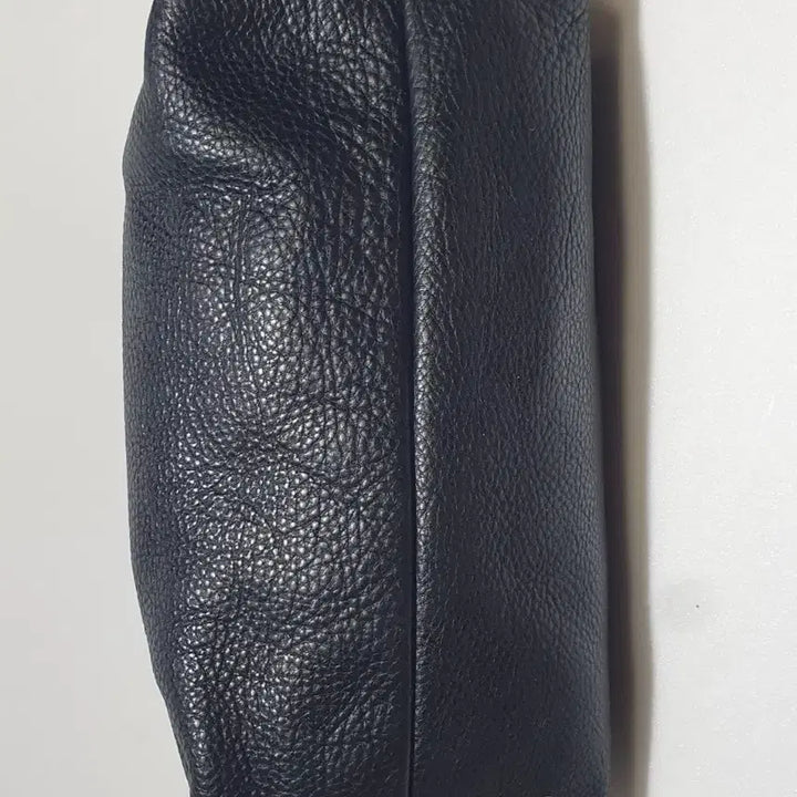 [SOLD OUT] 정품이고 ㅡ페라가모 ㅡ은장.가죽.숄더백