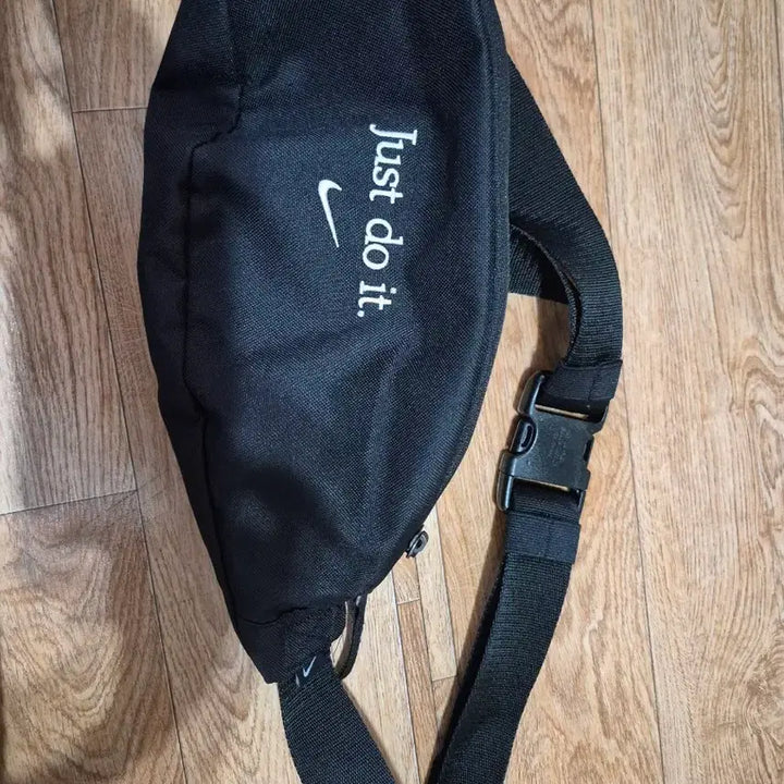 [SOLD OUT] 나이키 저스트 두 잇 블랙 힙색