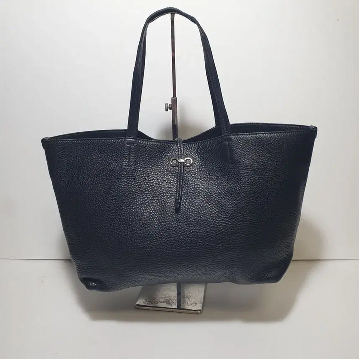 [SOLD OUT] 정품 ㅡ페라가모 ㅡ은장. 가죽 숄더백