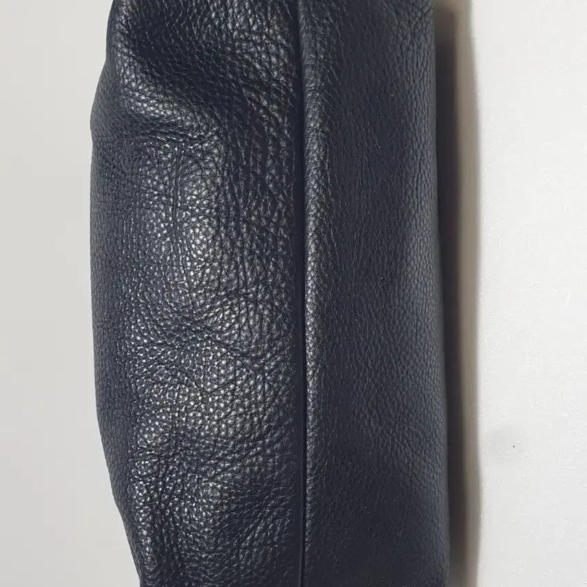 [SOLD OUT] 정품 ㅡ페라가모 ㅡ은장. 가죽 숄더백