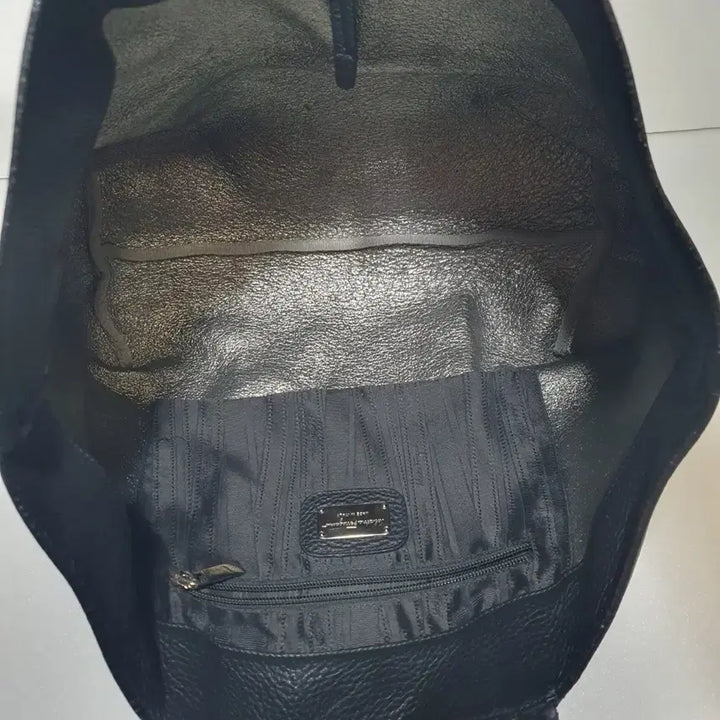 [SOLD OUT] 정품 ㅡ페라가모 ㅡ은장. 가죽 숄더백