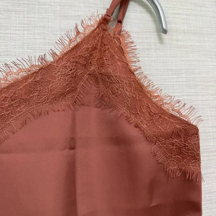 [SOLD OUT] 한섬 타임 레이스 슬립 브라운