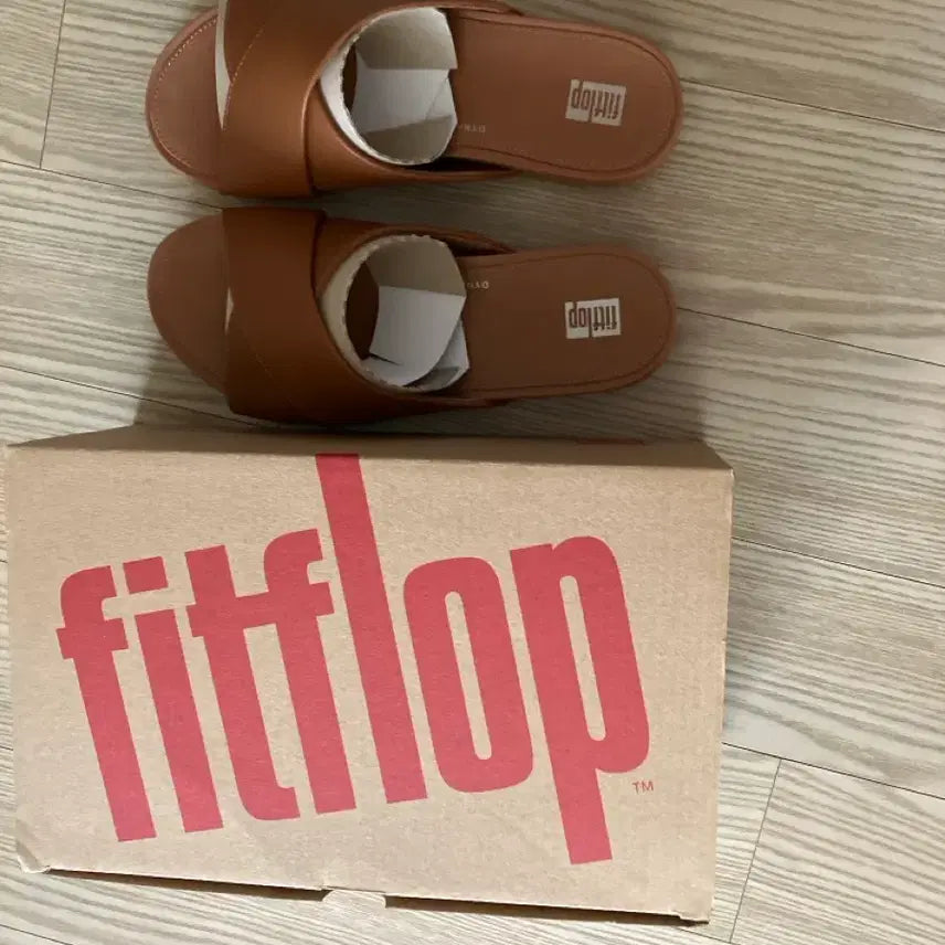 [BUNJANG] Fitflop Brown Leather Cross Slides / 핏플랍 브라운 레더 크로스 슬라이드
