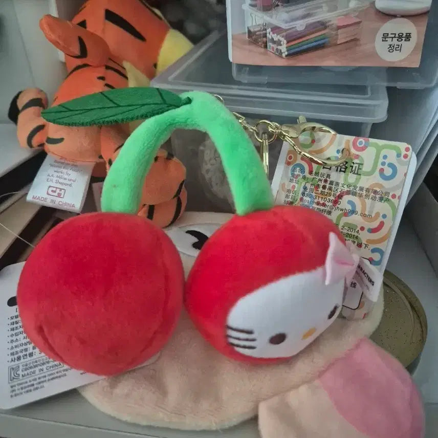 [BUNJANG] Cherry Kitty Keychain / 체리 키티 키링팝니다