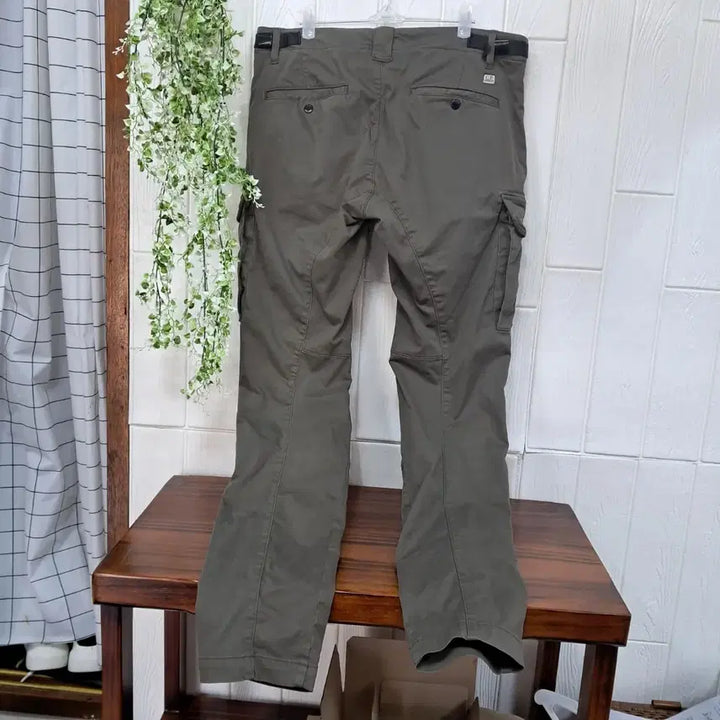 [SOLD OUT] CP컴퍼니 카키 카고 바지 48