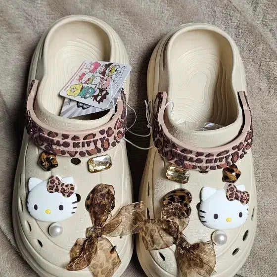 [BUNJANG] Kitty Ribbon Crocs Style Slippers / 키티 리본 장식 크록스 스타일 슬리퍼