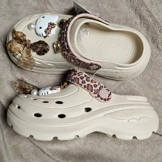 [BUNJANG] Kitty Ribbon Crocs Style Slippers / 키티 리본 장식 크록스 스타일 슬리퍼