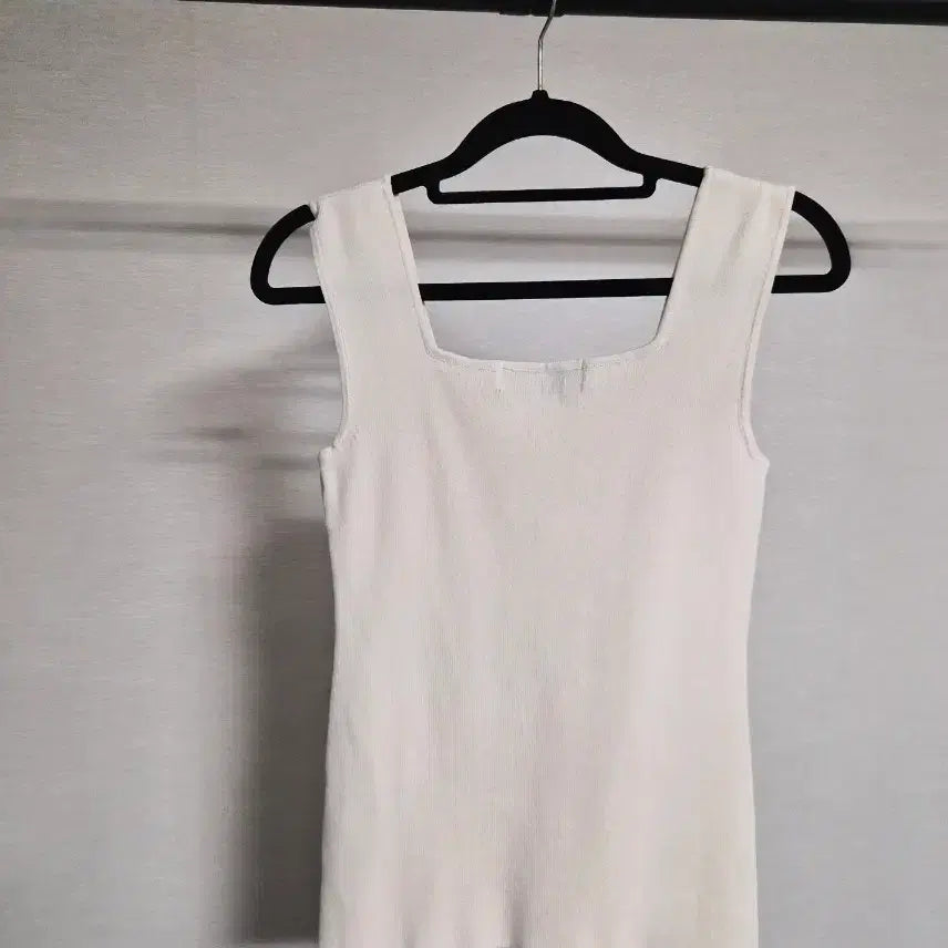 [SOLD OUT] 더엣지 스퀘어넥 골지 니트 나시 아이보리