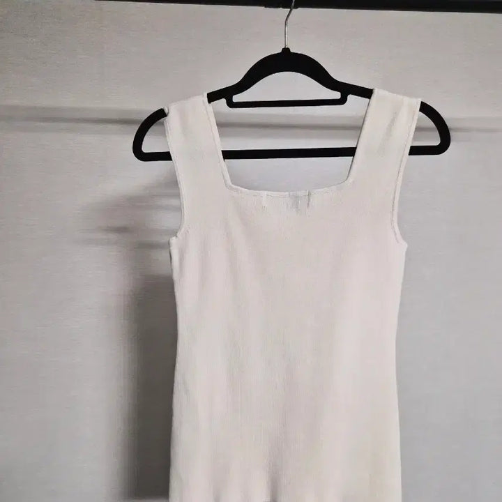 [SOLD OUT] 더엣지 스퀘어넥 골지 니트 나시 아이보리
