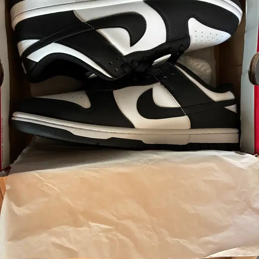 [BUNJANG] Nike Dunk Low Retro White Black Sneakers / 나이키 덩크 로우 레트로 흰검 300싸이즈