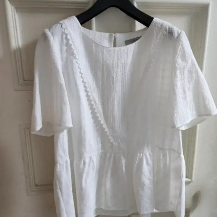 [SOLD OUT] 보브 레이스 면 블라우스