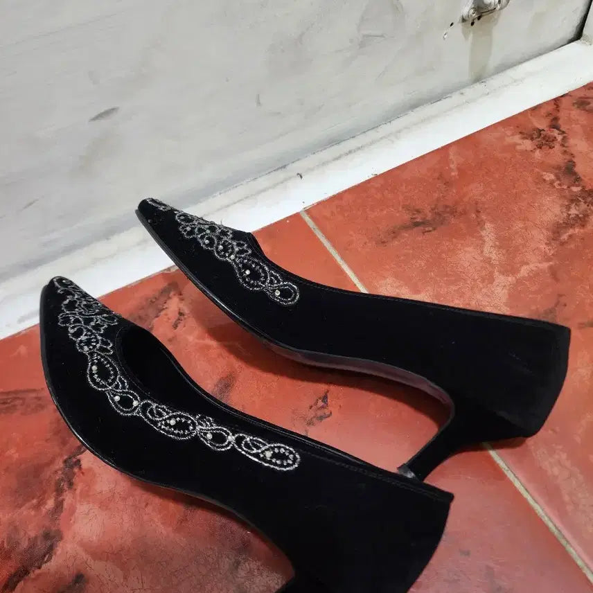 [BUNJANG] ASHER Black Suede Embellished Women&