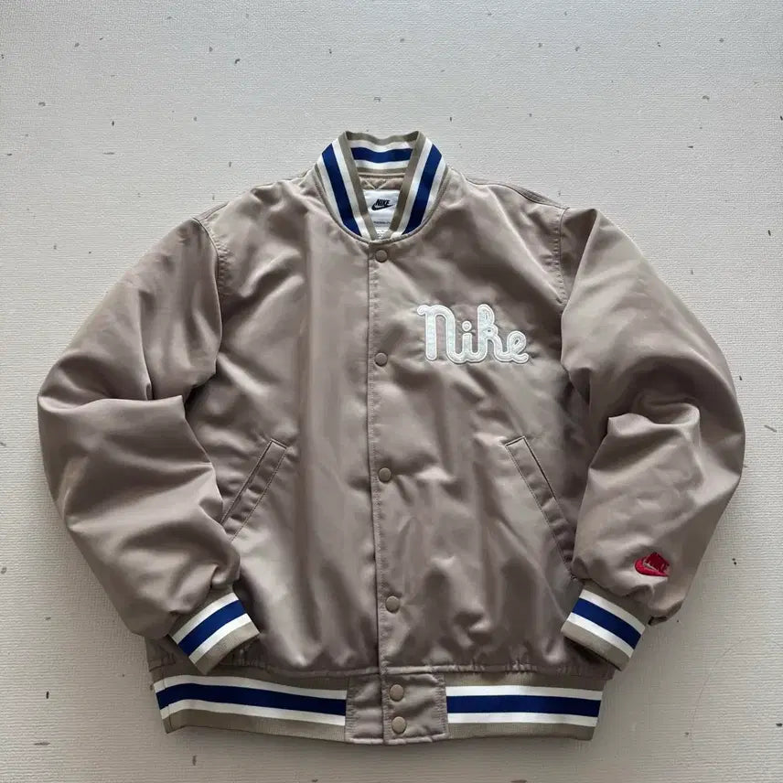 [BUNJANG] Nike Dugout Loose Satin Varsity Jacket / 나이키 덕아웃 루즈 사틴 바시티 자켓