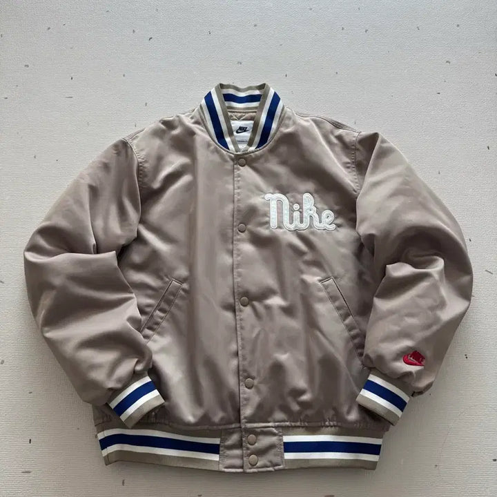 [BUNJANG] Nike Dugout Loose Satin Varsity Jacket / 나이키 덕아웃 루즈 사틴 바시티 자켓