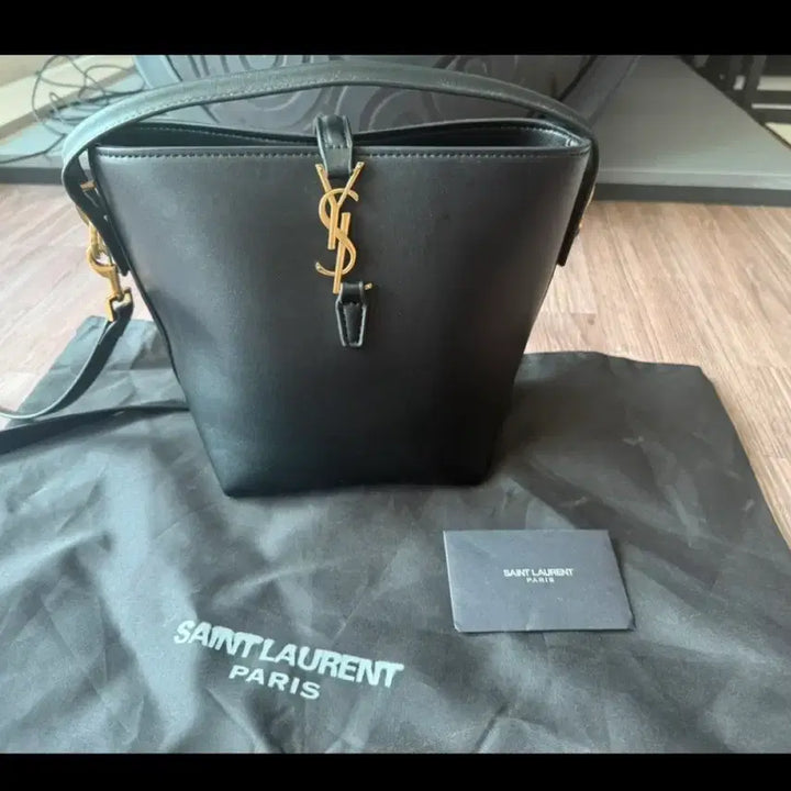 [SOLD OUT] 입 생 버킷 스타일 미니백