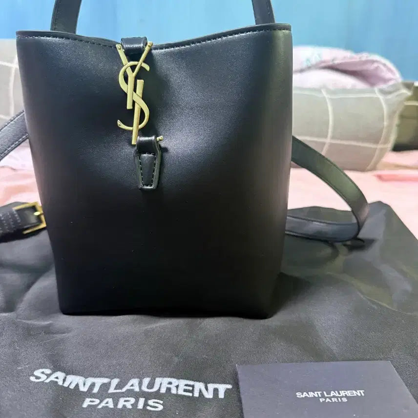 [SOLD OUT] 입 생 버킷 스타일 미니백