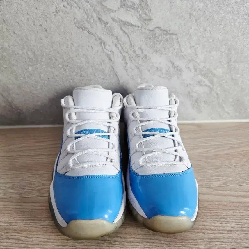 [BUNJANG] Nike Jordan 11 Low University Blue Sneakers / 나이키 조던11 로우 유니버시티 블루 250mm