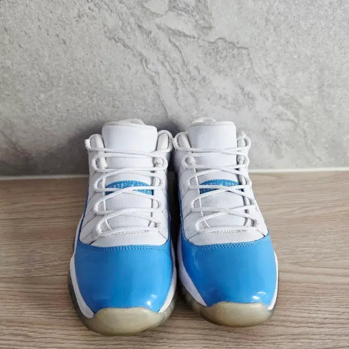 [BUNJANG] Nike Jordan 11 Low University Blue Sneakers / 나이키 조던11 로우 유니버시티 블루 250mm