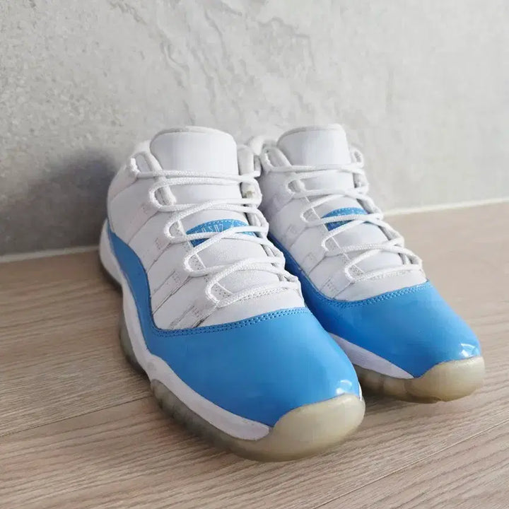 [BUNJANG] Nike Jordan 11 Low University Blue Sneakers / 나이키 조던11 로우 유니버시티 블루 250mm
