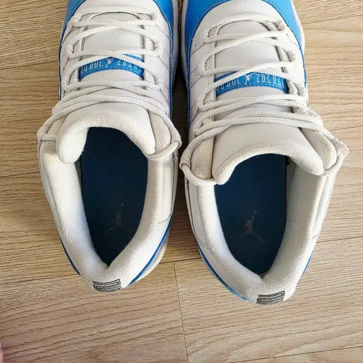 [BUNJANG] Nike Jordan 11 Low University Blue Sneakers / 나이키 조던11 로우 유니버시티 블루 250mm