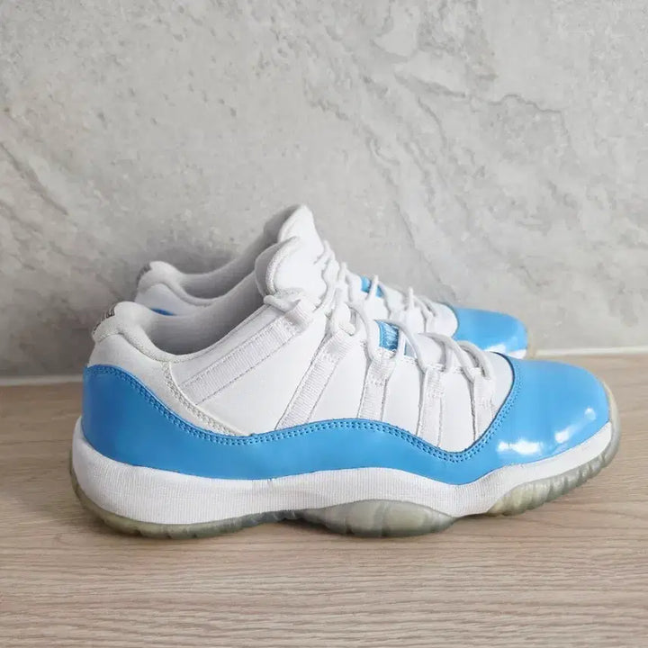 [BUNJANG] Nike Jordan 11 Low University Blue Sneakers / 나이키 조던11 로우 유니버시티 블루 250mm