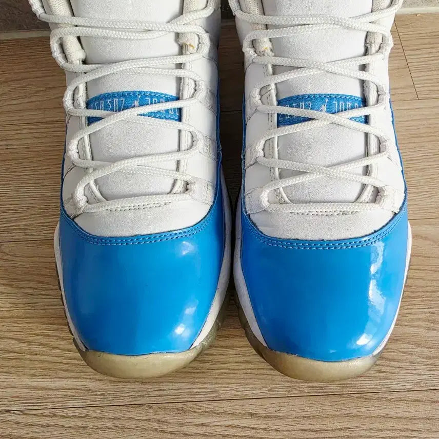 [BUNJANG] Nike Jordan 11 Low University Blue Sneakers / 나이키 조던11 로우 유니버시티 블루 250mm