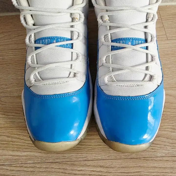 [BUNJANG] Nike Jordan 11 Low University Blue Sneakers / 나이키 조던11 로우 유니버시티 블루 250mm